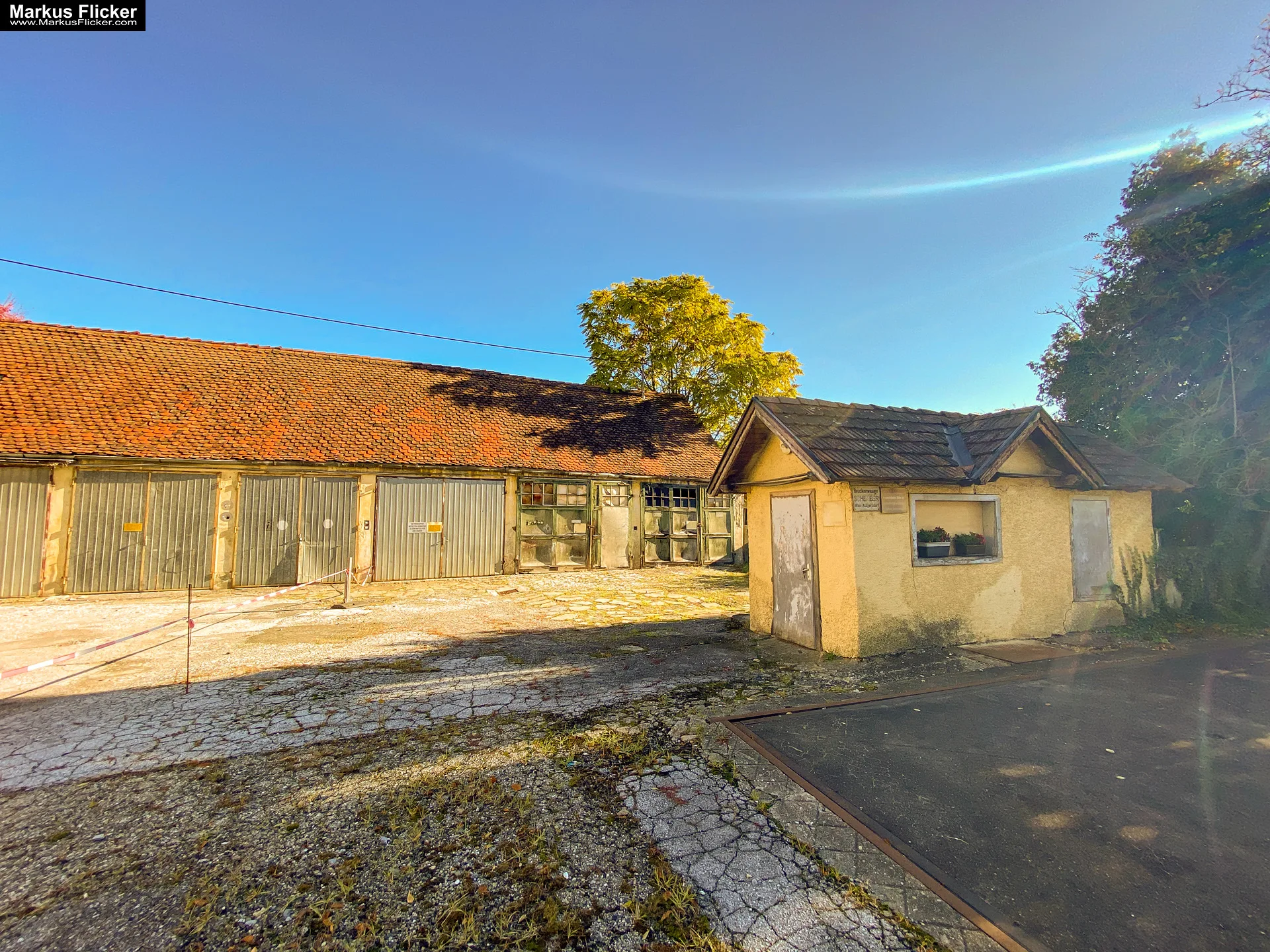 Herbstzauber im Taschenformat: Wie du mit dem Smartphone die goldene Jahreszeit einfängst. Blätter, Licht und Spiegelungen: Kreative Fotoideen für deinen Herbstspaziergang