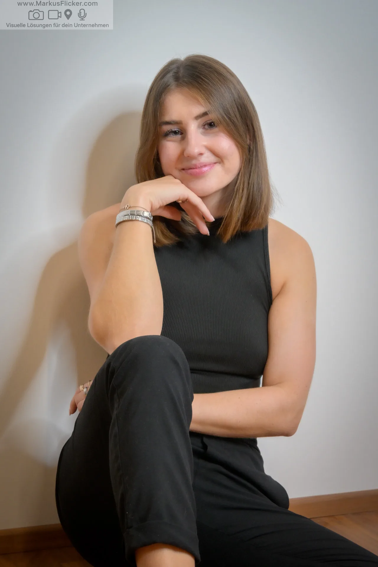 Mehr über den Artikel erfahren Business Casual trifft auf Natürlichkeit – Shooting mit Saskia P. in Graz inkl. 37 praktische Tipps & Tricks für Business-Models und Fotograf:innen