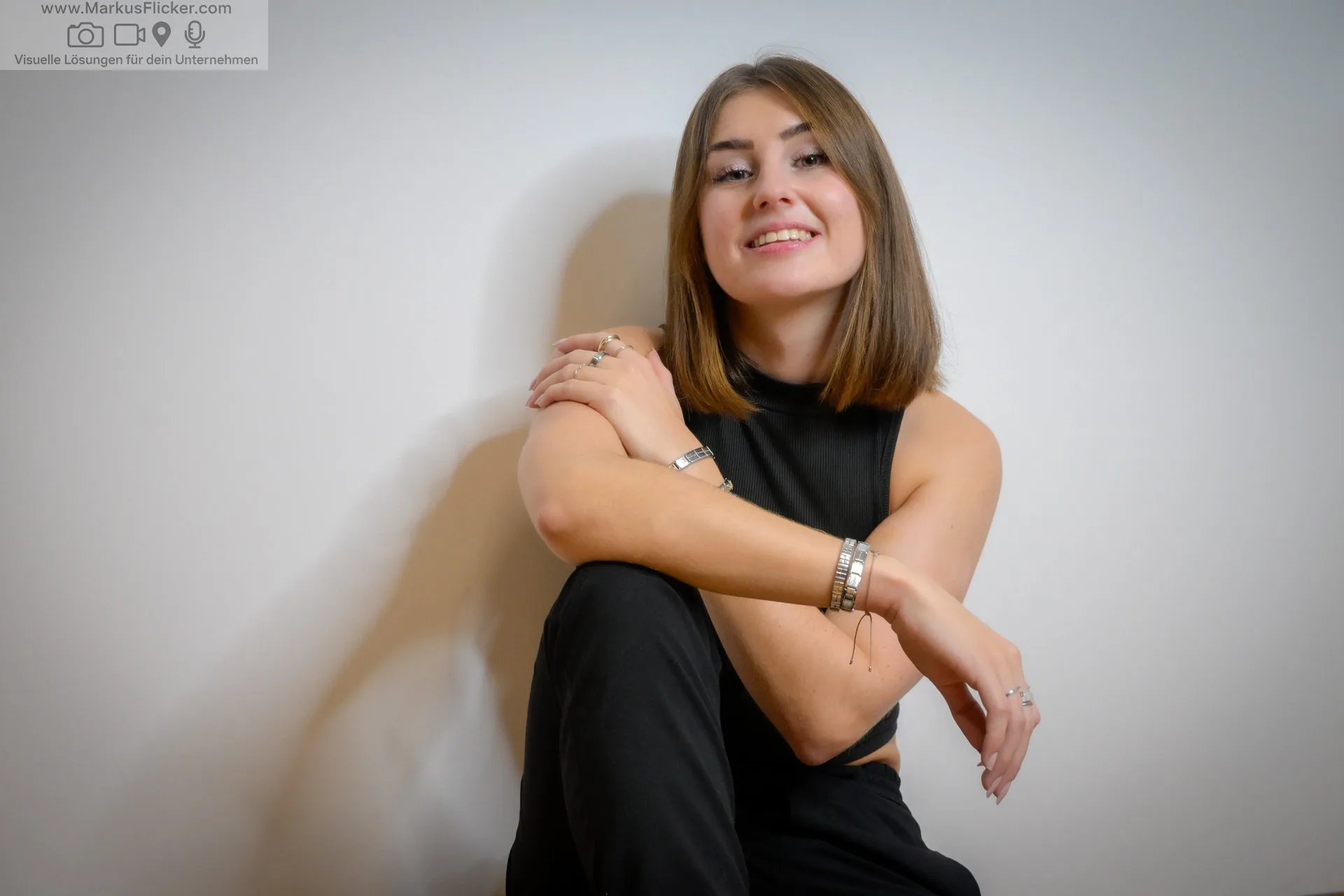 Business Casual trifft auf Natürlichkeit – Shooting mit Saskia P. in Graz inkl. 37 praktische Tipps & Tricks für Business-Models und Fotograf:innen