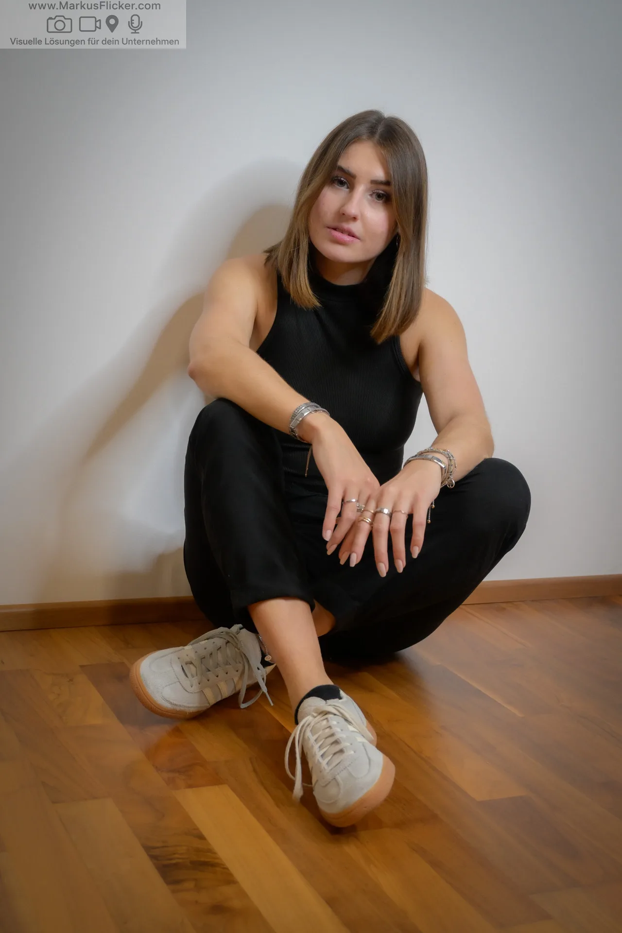 Business Casual trifft auf Natürlichkeit – Shooting mit Saskia P. in Graz inkl. 37 praktische Tipps & Tricks für Business-Models und Fotograf:innen