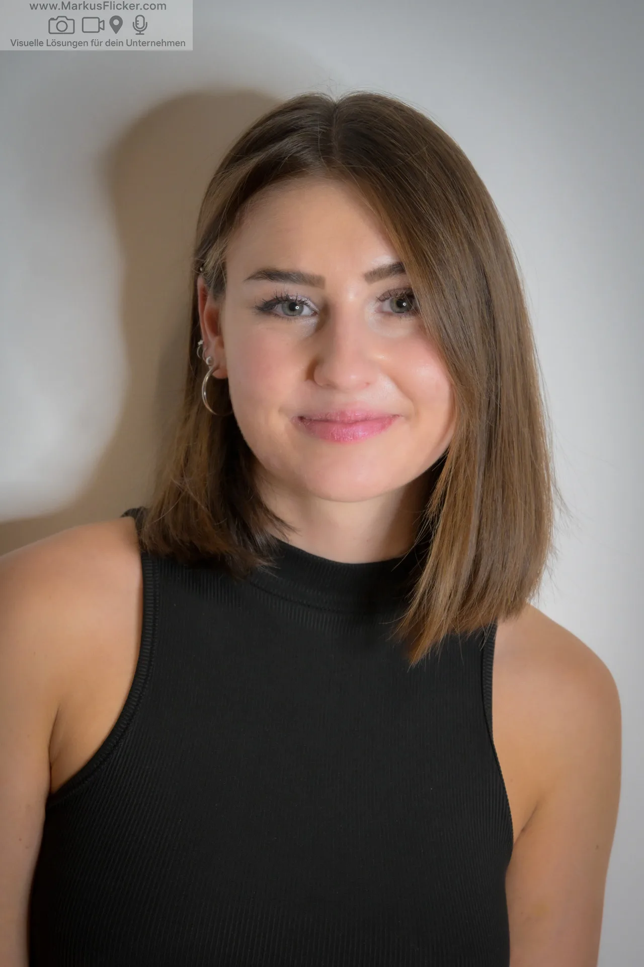 Business Casual trifft auf Natürlichkeit – Shooting mit Saskia P. in Graz inkl. 37 praktische Tipps & Tricks für Business-Models und Fotograf:innen