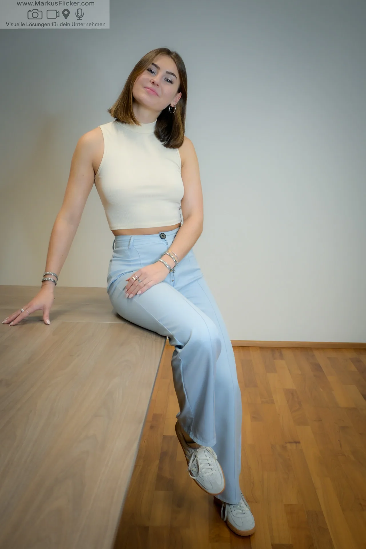 Business Casual trifft Natürlichkeit – Fotoshooting mit Saskia P. in Graz