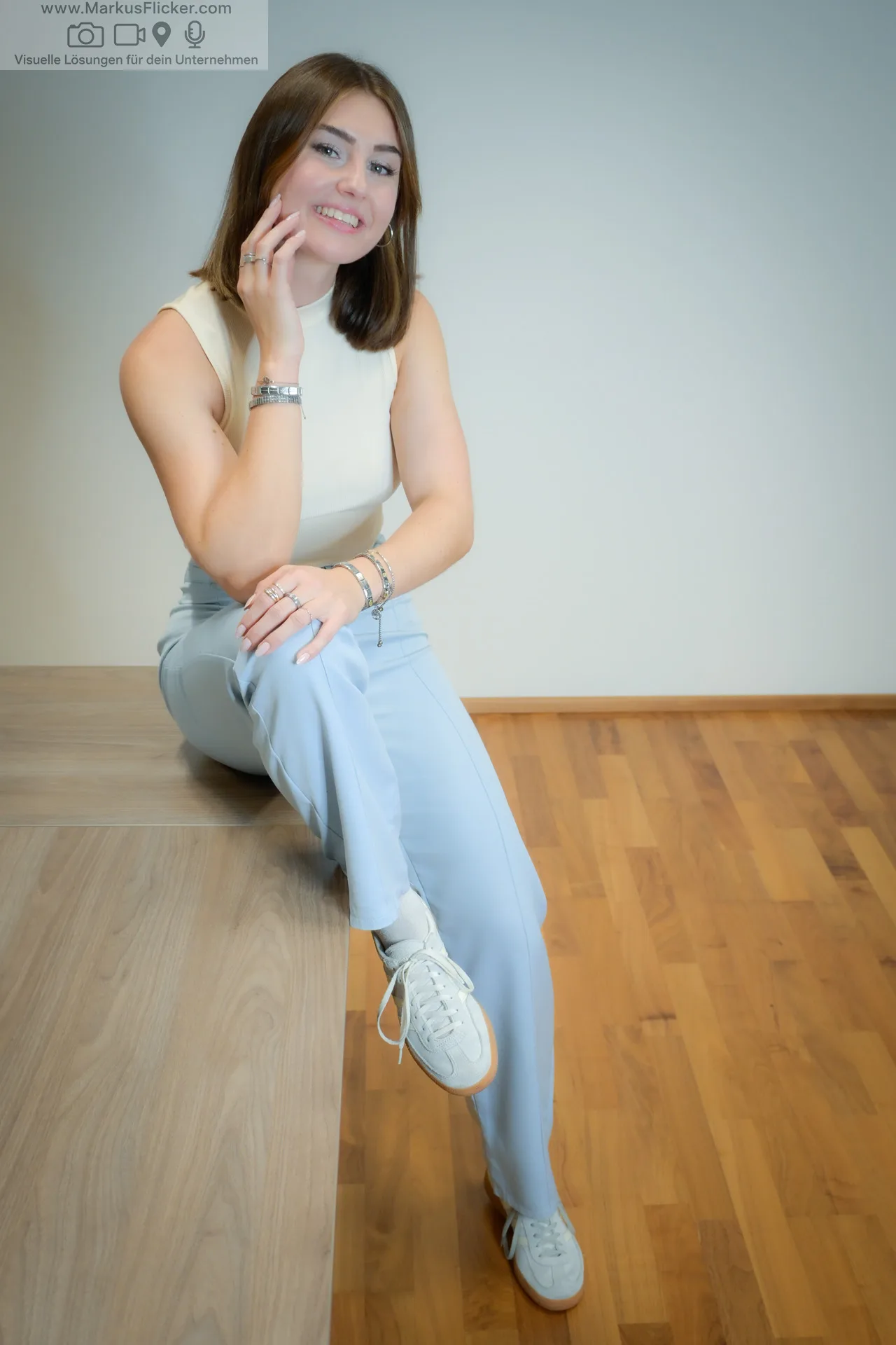 Mehr über den Artikel erfahren Business Casual trifft Natürlichkeit – Fotoshooting mit Saskia P. in Graz inkl. 37 praxisnahe Foto-Tipps & Tricks