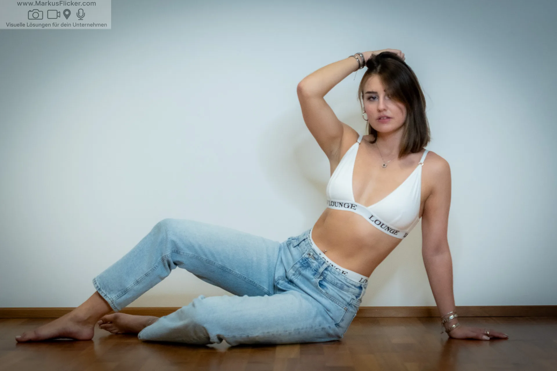 Casual Fitness & Natürlichkeit – Fotoshooting mit Saskia P. in Graz inkl. 37 Tipps & Tricks für Models & Fotografen – Shooting mit Sport-BH & Jeans