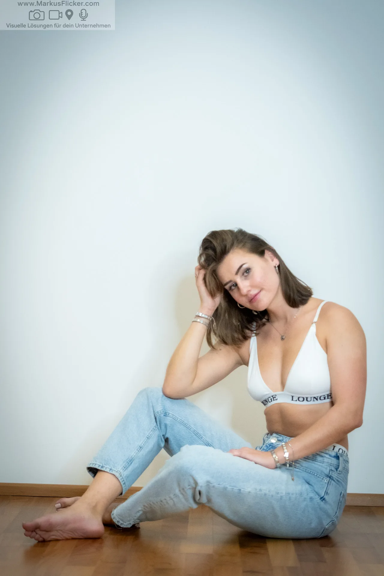 Casual Fitness & Natürlichkeit – Fotoshooting mit Saskia P. in Graz inkl. 37 Tipps & Tricks für Models & Fotografen – Shooting mit Sport-BH & Jeans