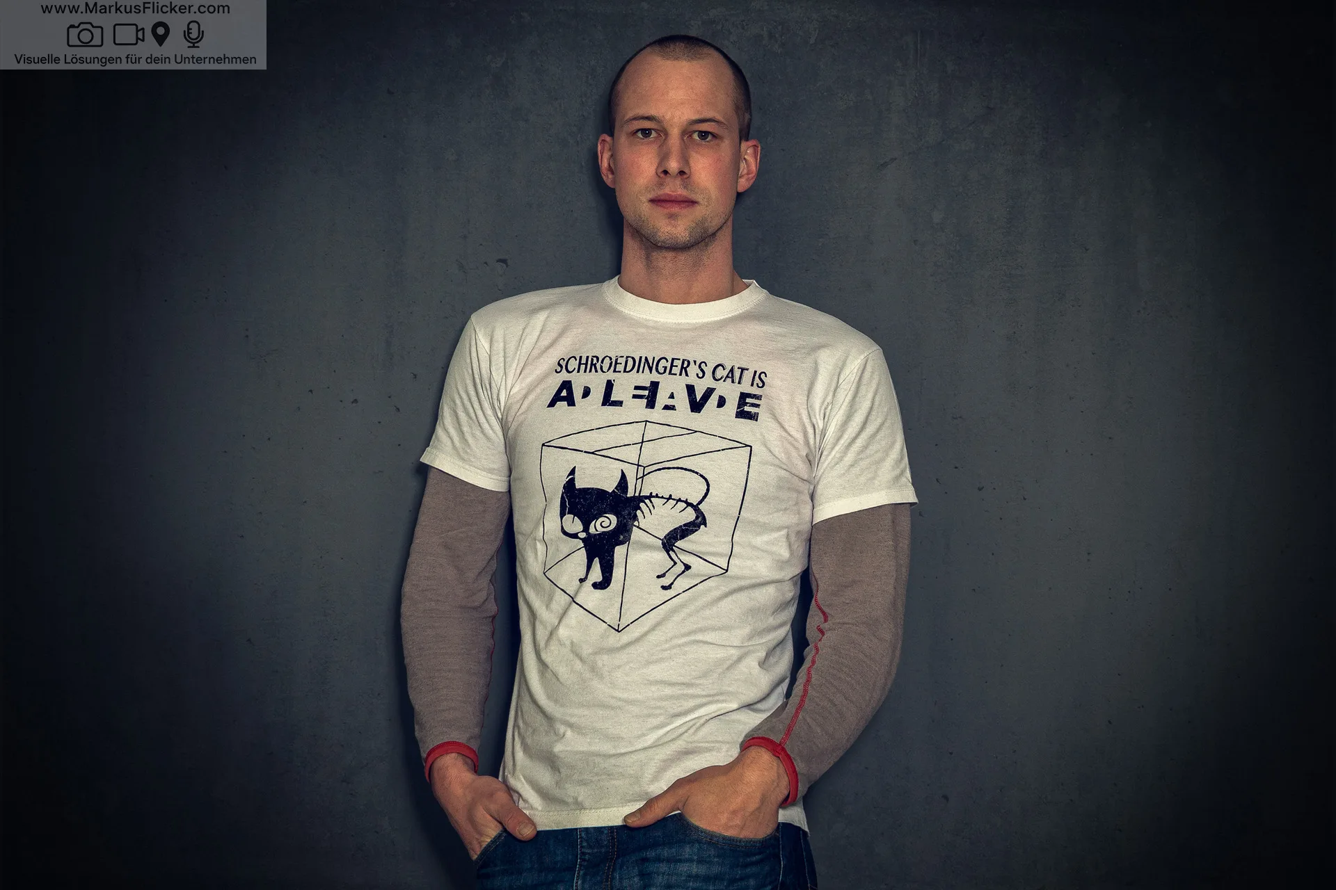 Mehr über den Artikel erfahren Selfie im Home Studio – Zwischen Physik, Identität und moderner Selbstinszenierung