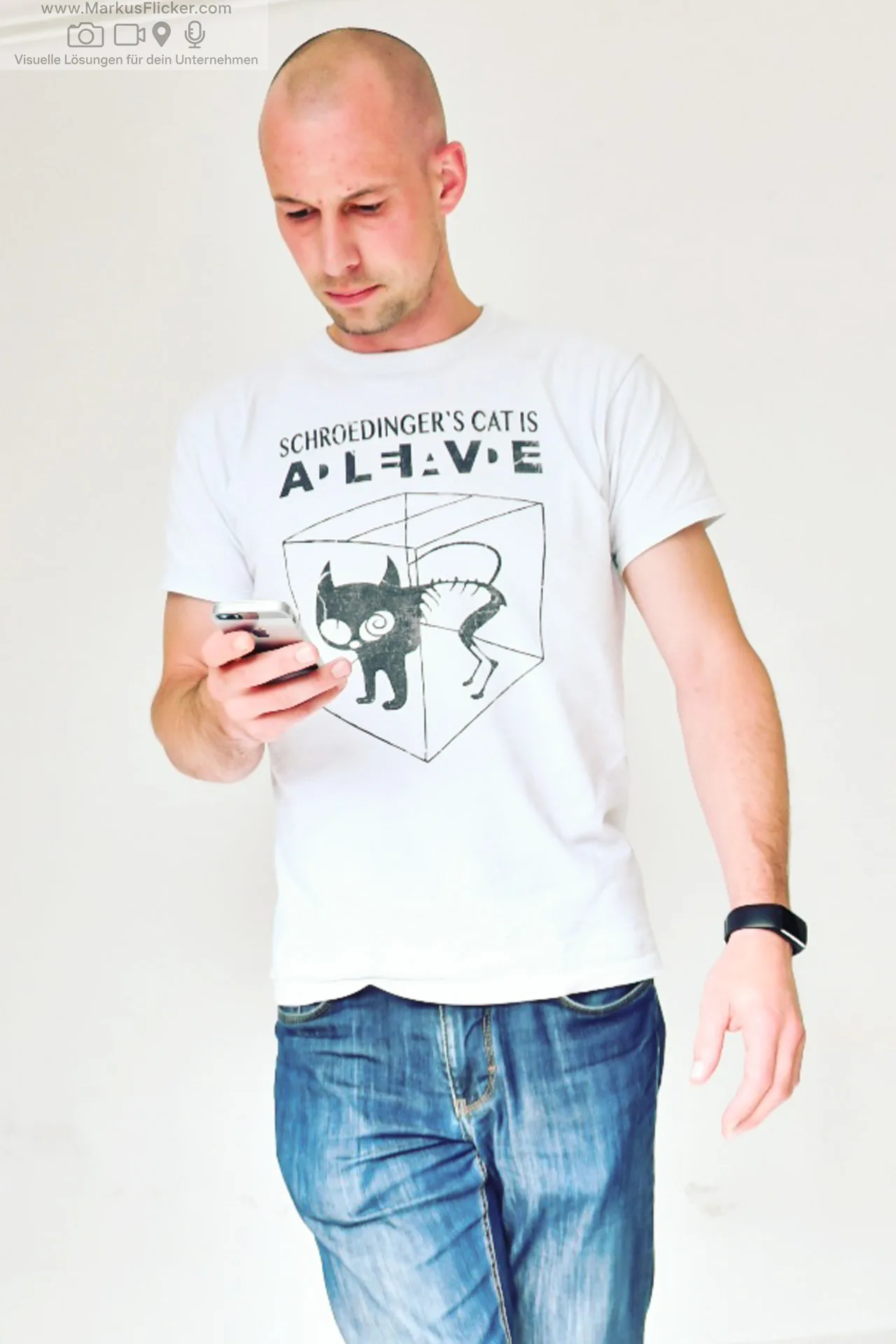 Selfie im Home Studio – Zwischen Physik, Identität und moderner Selbstinszenierung