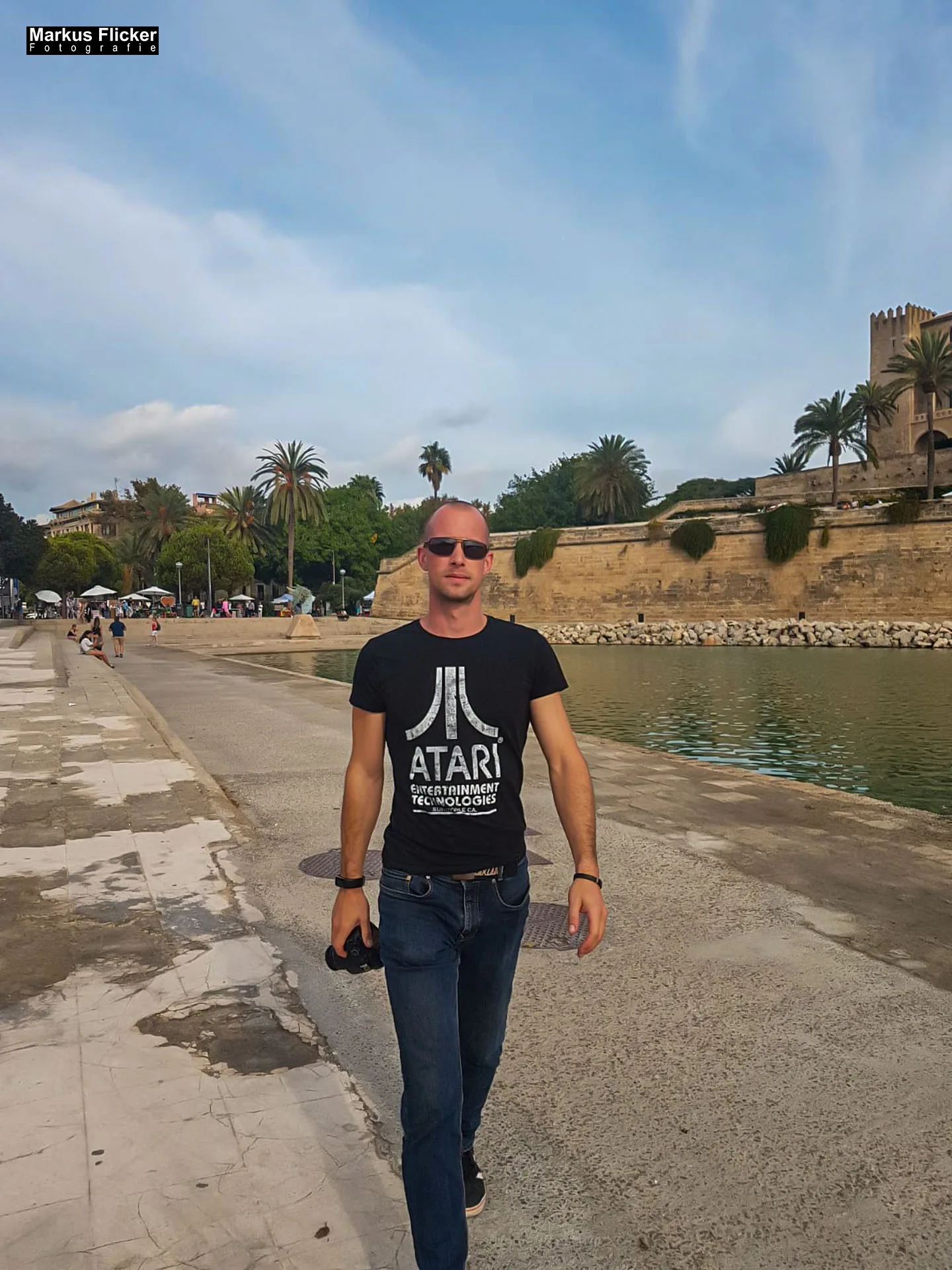 Reisefotografie mit dem Smartphone: Wie Du mit Apps, Bearbeitung und Teilen beeindruckende Bilder erschaffst inkl. 37 praxisnahe Tipps & Tricks Reisefotografie mit dem Smartphone: Wie Du mit Apps, Bearbeitung und Teilen beeindruckende Bilder erschaffst