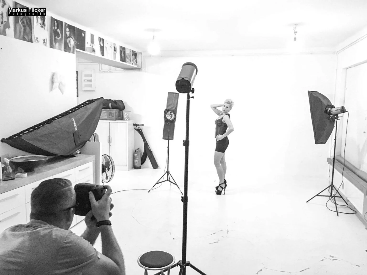 Markus Flicker ist Fotograf, Videograf, Content Creator und Autor aus Graz in der Steirmark, Österreich. Seit der Gründung seiner Werbe- und Marketingagentur im Jahr 2012 unterstützt er Unternehmen mit professioneller Fotografie, Videografie, Bildbearbeitung und kreativen Werbelösungen. Sein Leistungsspektrum reicht von Advertising-Content, Imagebearbeitung mit Adobe Photoshop und visuellen Markenstrategien bis hin zu Workshops, Fotokursen und Trainings.Auf seinem Blog, Fotoblog und Videoblog teilt Markus Flicker Wissen zu Fotografie, Smartphone-Fotografie, Videoproduktion, Reisefotografie und Online-Sichtbarkeit.  Seine Reiseberichte, Roadtrips und Fotoreisen durch die Steirmark, Österreich und die Welt verbinden Natur, Landschaft, Menschen und Atmosphäre zu eindrucksvollen visuellen Geschichten. Zusätzlich bietet er Erotic Art sowie Dessous- und Lingerie-Fotografie an.  Markus Flicker steht für hochwertige visuelle Lösungen, kreative Bildsprache und authentisches Storytelling – für Unternehmen, Marken und Menschen, die sichtbar werden wollen.