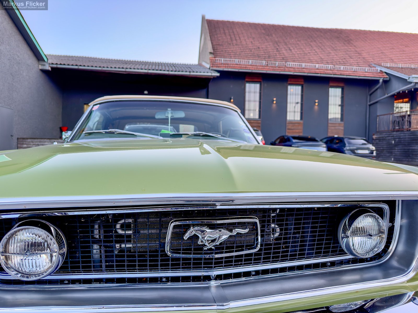 Du betrachtest gerade Ford Mustang GT Oldtimer Foto und Video: Warum echter Carporn mehr ist als nur ein schönes Bild