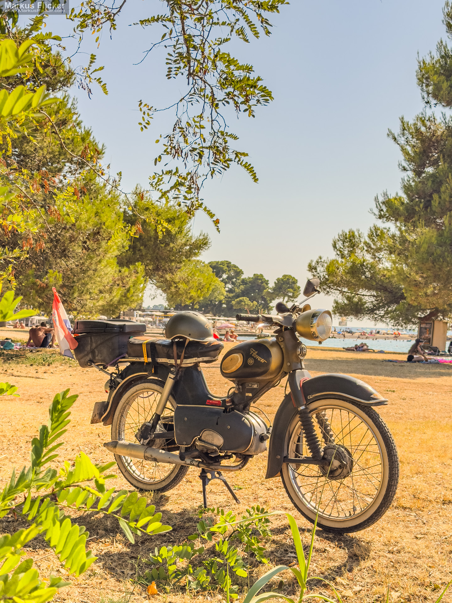 Kreidler Florett Oldtimer Motorrad am Meer fotografiert – Bikeporn und Adria-Feeling Kreidler Florett Oldtimer Motorrad am Meer fotografiert – Bikeporn und Adria-Feeling