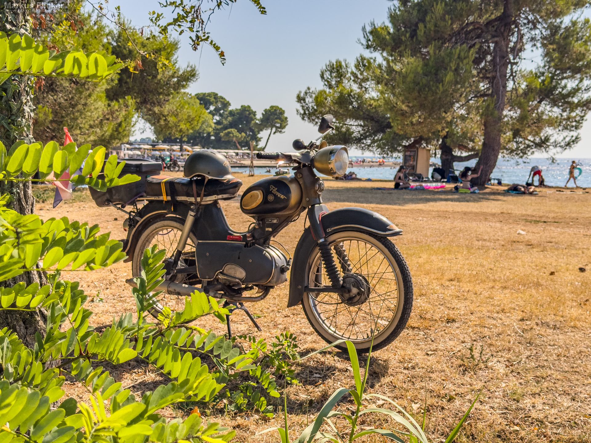 Kreidler Florett Oldtimer Motorrad am Meer fotografiert – Bikeporn und Adria-Feeling Kreidler Florett Oldtimer Motorrad am Meer fotografiert – Bikeporn und Adria-Feeling