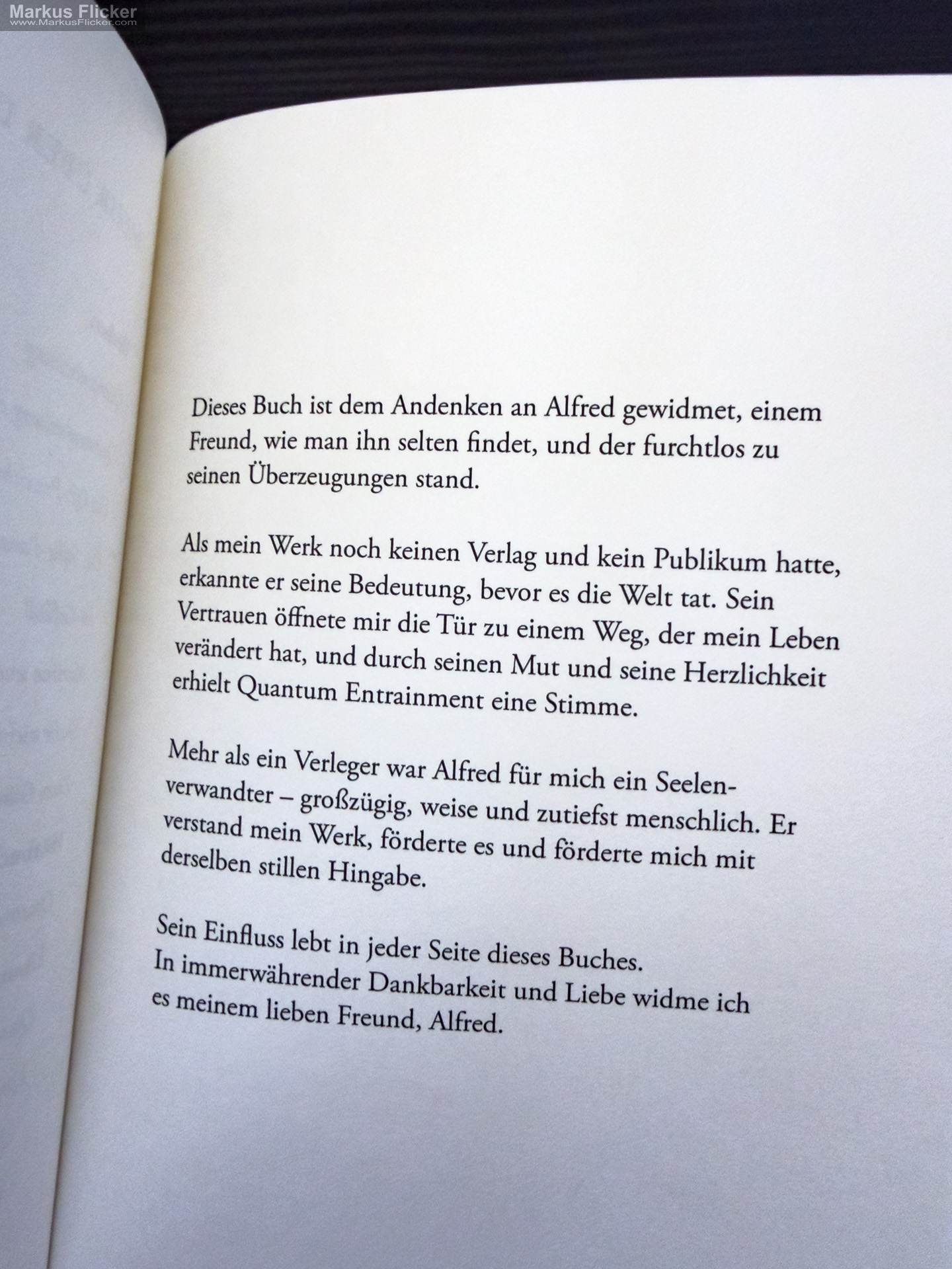 Stille hallt wider: Ein Roman, der dein Bewusstsein verändert von Frank Kinslow Stille hallt wider: Ein Roman, der dein Bewusstsein verändert von Frank Kinslow