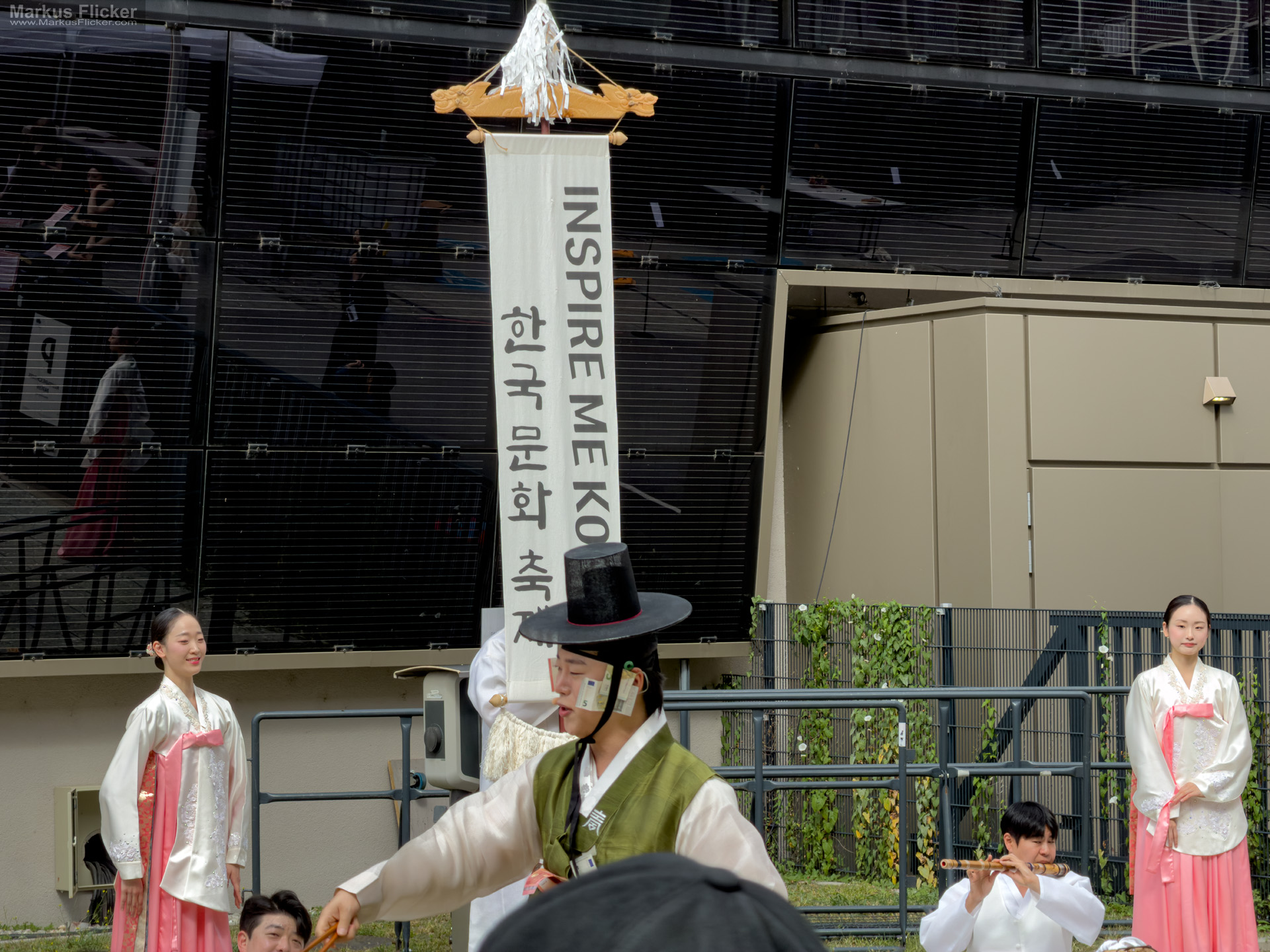Der Straßenumzug und Gyeonggi Dodang Gut